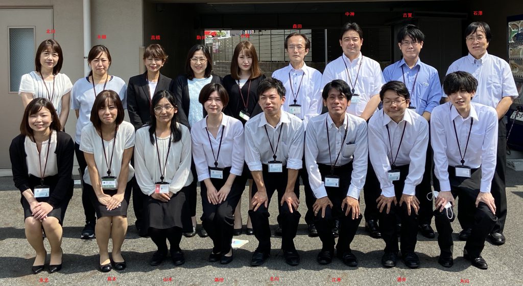 弊社の管理スタッフの集合写真です！