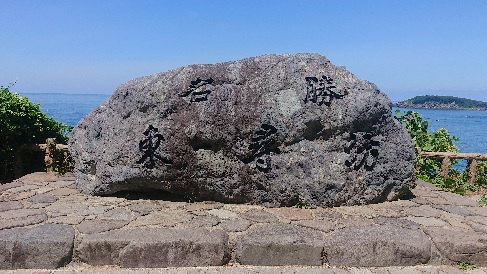 溶けて焦げます…