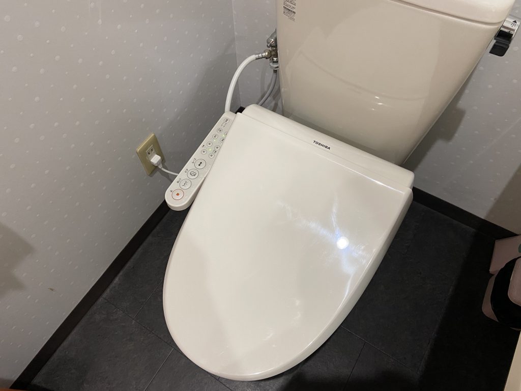 本日、【南草津駅前店】のトイレがリニューアルいたしました!温水洗浄便座が当店にやってまいりました!!!!!!