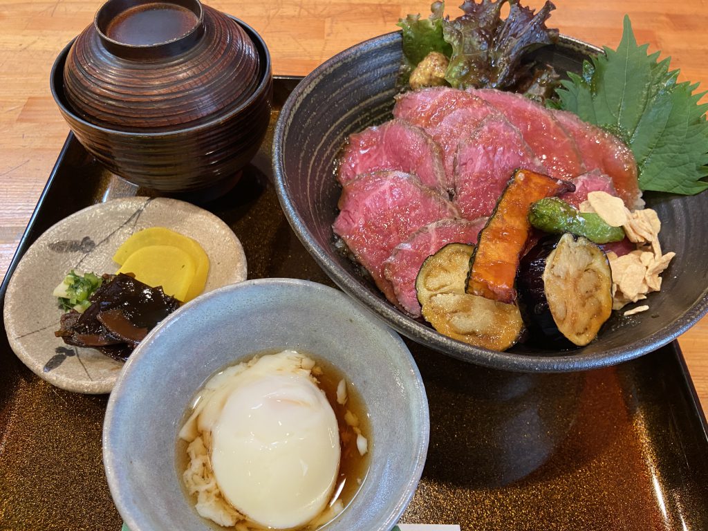 ろーすとびーふ