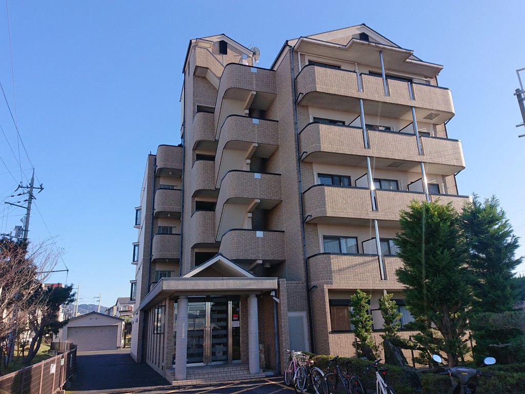 生活に便利な立地のマンションです♪